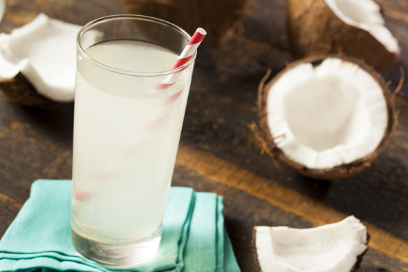 apa de cocos Beneficii