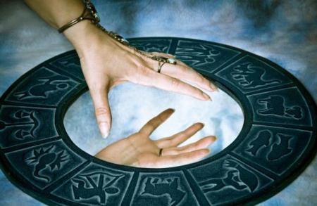Viata sentimentala pentru fiecare zodie in luna lui Faurar Astrologie: barometrul cuplului in luna lui Faurar
