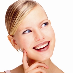 Noul lip gloss Light Up de la beautycycle