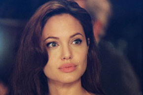 Boala de care sufera Angelina Jolie