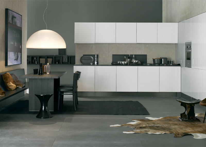 Bucataria prezinta un mobilier modern, cu electrocasnice incastrate,