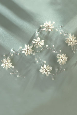 Diadema de mireasa cu flori albe