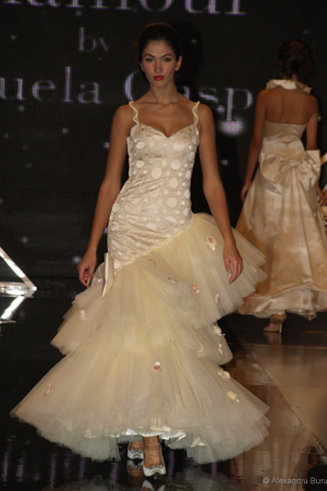 Rochie de mireasa cu buline