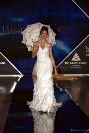 Rochie de mireasa alba cu dantela