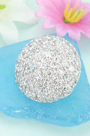 Pandantiv pentru mirese disponibili in magazinele Be Precious.
