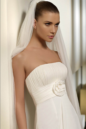 Rochie de mireasa cu trandafir