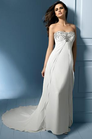 Rochie de mireasa cu aplicatii pe bust