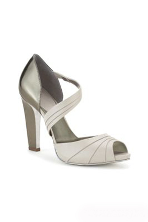 Pantofi de mireasa cu model in linii