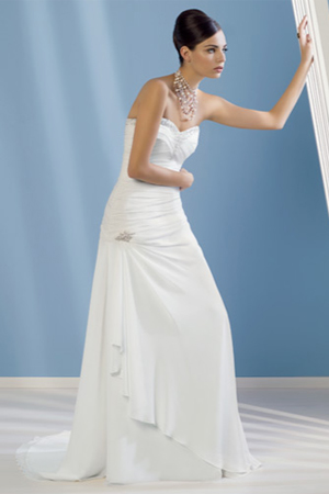 Rochie de mireasa disponibila in magazinele Avangarde Brides, colectia