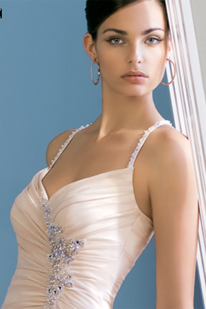 Rochie de mireasa disponibila in magazinele Avangarde Brides, colectia