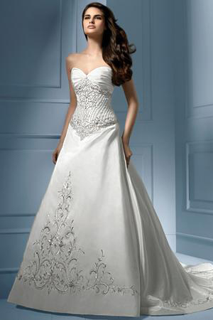 Rochie de mireasa disponibila in magazinele Decosta Design.