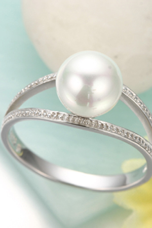 Inel de logodna disponibil in magazinele Be Preciuos.