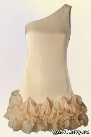 Rochie de ocazie disponibila in magazinele Mango.