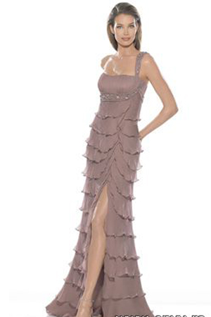 Tinute de ocazie pentru nunta si cununia civila - Rochie de seara disponibila in magazinele Bien Savvy. - Slide 1 din 19