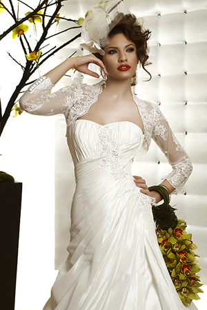 Rochie de mireasa disponibila in magazinele Bien Savvy.
&nbsp;