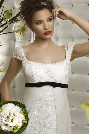 Rochie de mireasa disponibila in magazinele Bien Savvy.
&nbsp;