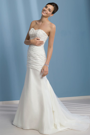 Rochie de mireasa disponibila in magazinele Decosta Design.