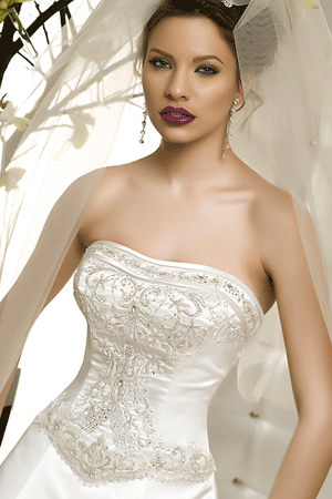 Rochie de mireasa disponibila in magazinele BienSavvy. &nbsp;