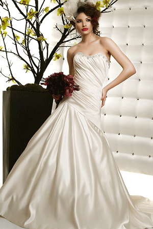 Rochie de mireasa disponibila in magazinele BienSavvy. &nbsp;