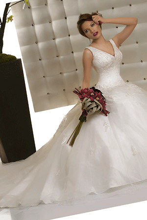 Rochie de mireasa disponibila in magazinele BienSavvy. &nbsp;