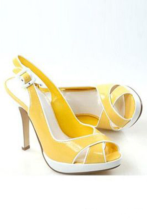 Sandale de ocazie disponibile in magazinele Doar Pantofi.