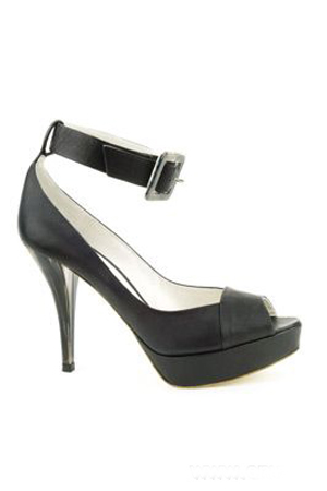 Sandale de ocazie disponibile in magazinele Aldo.