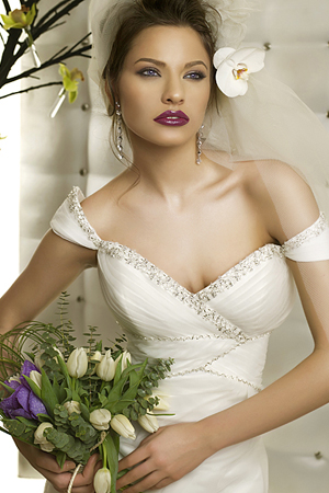 &nbsp; Rcohie de mireasa disponibila in magazinele BienSavvy.