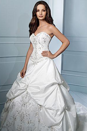 Rochie de mireasa disponibila in magazinele Decosta Design.