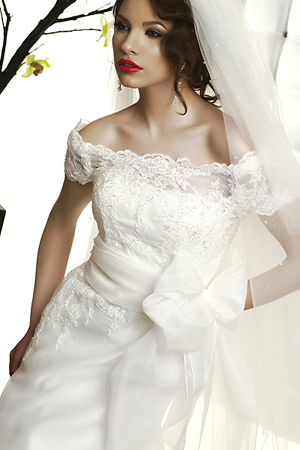 &nbsp; Rcohie de mireasa disponibila in magazinele BienSavvy.
