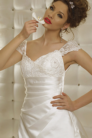&nbsp; Rcohie de mireasa disponibila in magazinele BienSavvy.