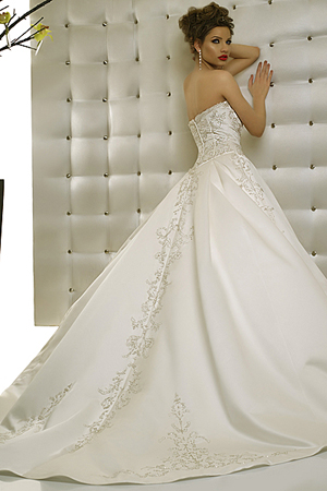 &nbsp; Rcohie de mireasa disponibila in magazinele BienSavvy.