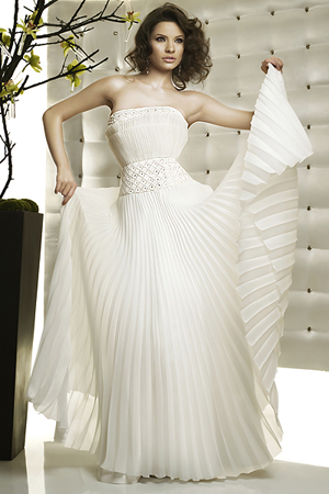 &nbsp; Rcohie de mireasa disponibila in magazinele BienSavvy.