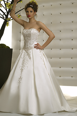 &nbsp; Rcohie de mireasa disponibila in magazinele BienSavvy.