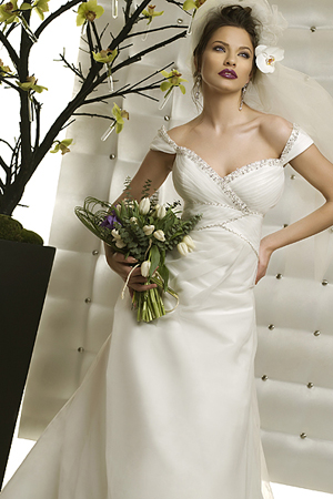 &nbsp; Rcohie de mireasa disponibila in magazinele BienSavvy.