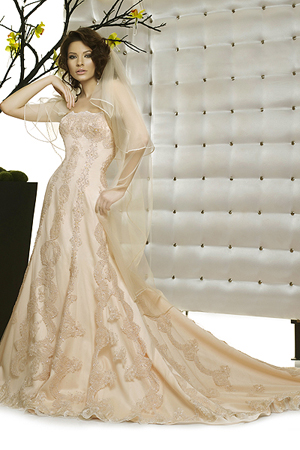 &nbsp; Rcohie de mireasa disponibila in magazinele BienSavvy.