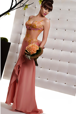 Rochie de seara disponibila in magazinele Bien Savvy. &nbsp;