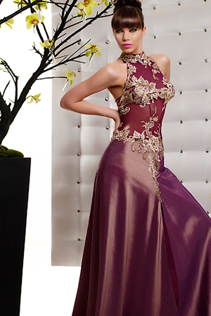Rochie de seara disponibila in magazinele Bien Savvy. &nbsp;