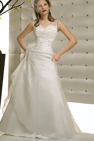 Rochie de mireasa disponibila in magazinele Biensavvy.&nbsp;
