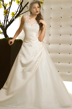 Rochie de mireasa disponibila in magazinele Biensavvy. &nbsp;