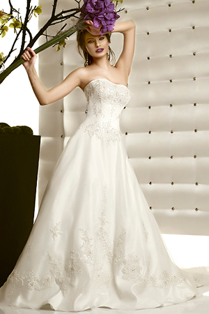 Rochie de mireasa disponibila in magazinele Biensavvy. &nbsp;