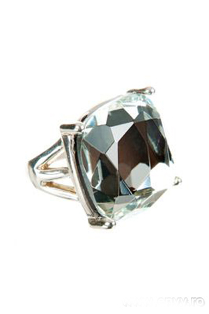 Inel de logodna disponibil in magazinele &nbsp;Accessorize.