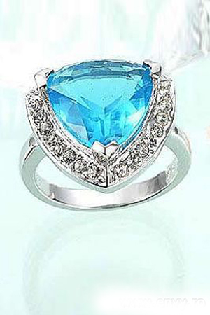 Inel de logodna disponibil in magazinele &nbsp;Be Precious.