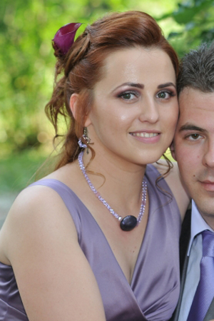 Coafura din imagine aleasa de &nbsp;Rove este una tinereasca si romantica,