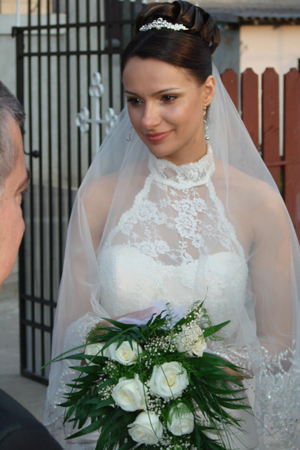 O coafura sofisticata aleasa de grace002993, inalta, eleganta, cu
