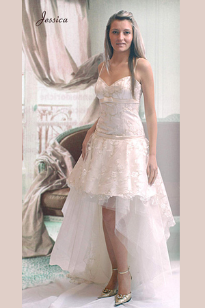 Rochii de mireasa disponibile in magazinele Divine.