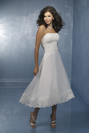 Rochii de mireasa disponibile in magazinele Avangarde Brides.