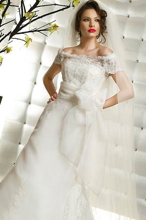 Rochie de mireasa disponibila in magazinele Bien Savvy. 
&nbsp;