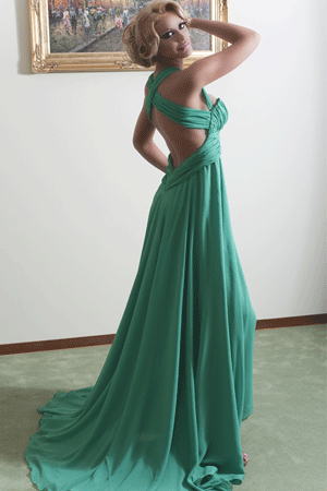 Rochie de ocazie disponibila in magazinele Bien Savvy.