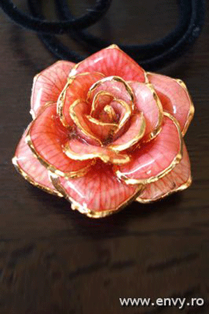 Pandantiv rose pentru mirese