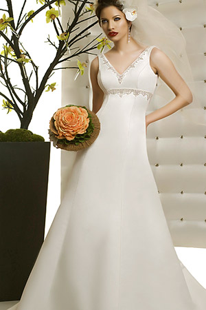 Rochie de mireasa disponibila in magazinele Bien Savvy.